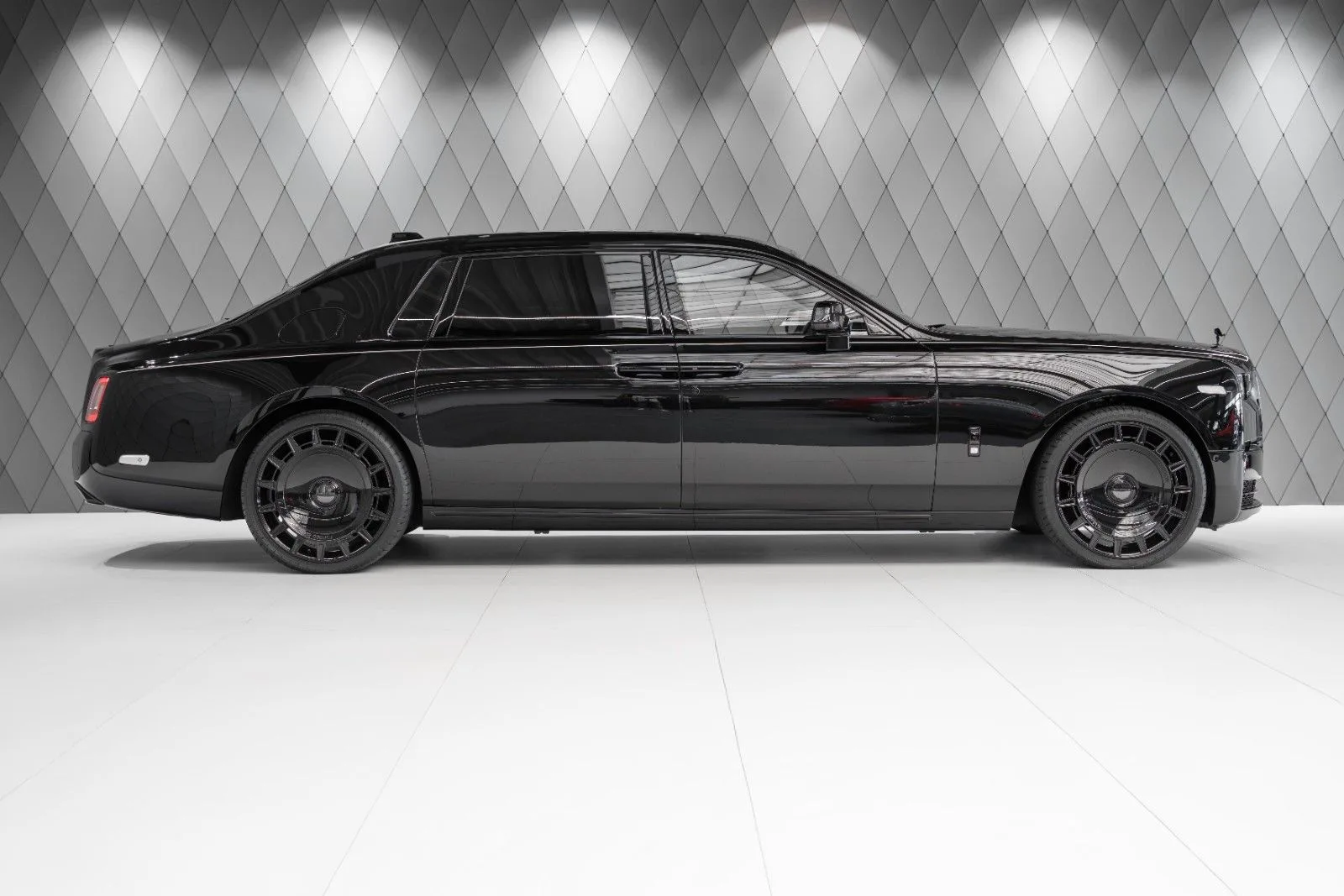 2026 Rolls-Royce Phantom Extended, 3/30