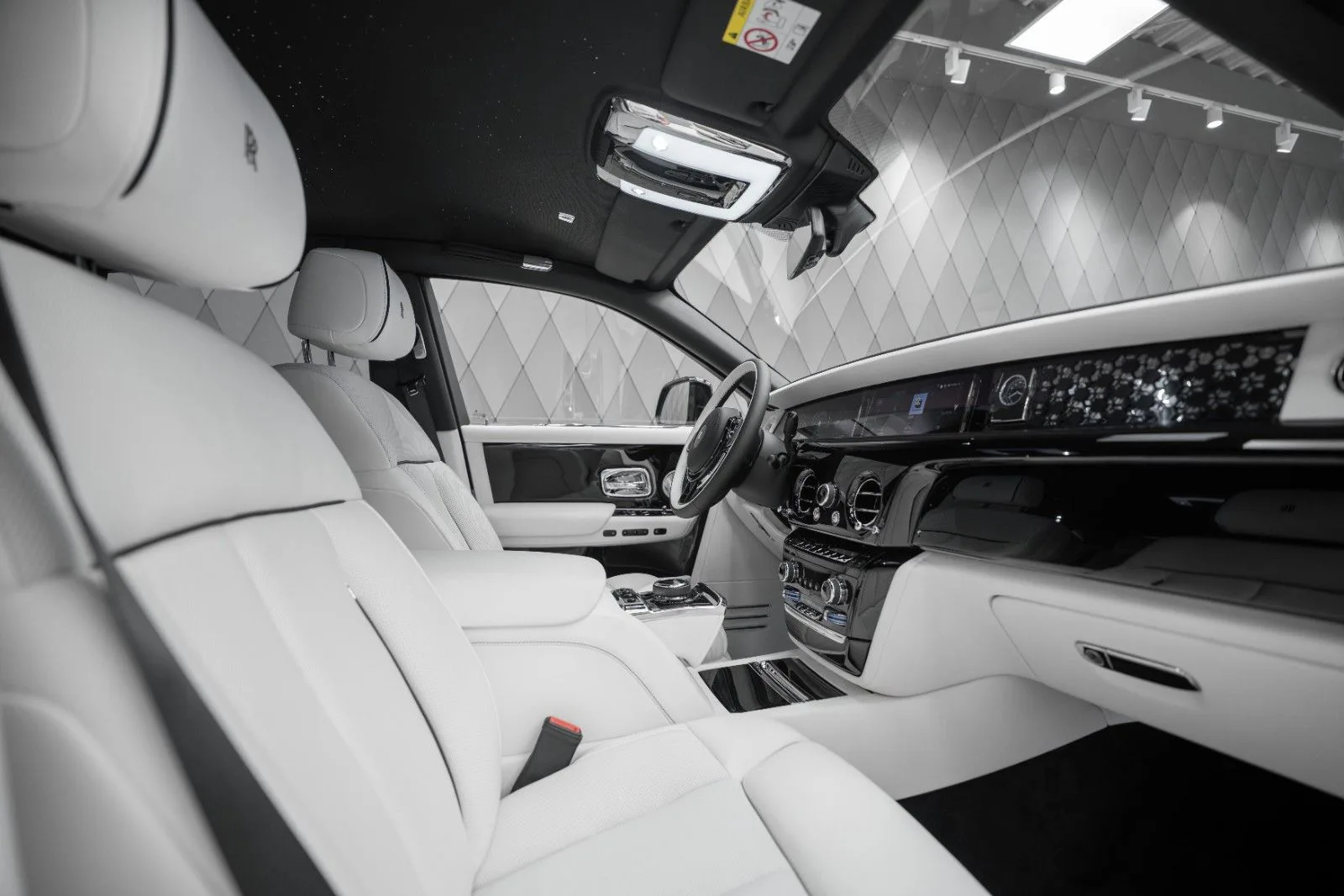 2026 Rolls-Royce Phantom Extended, 16/30