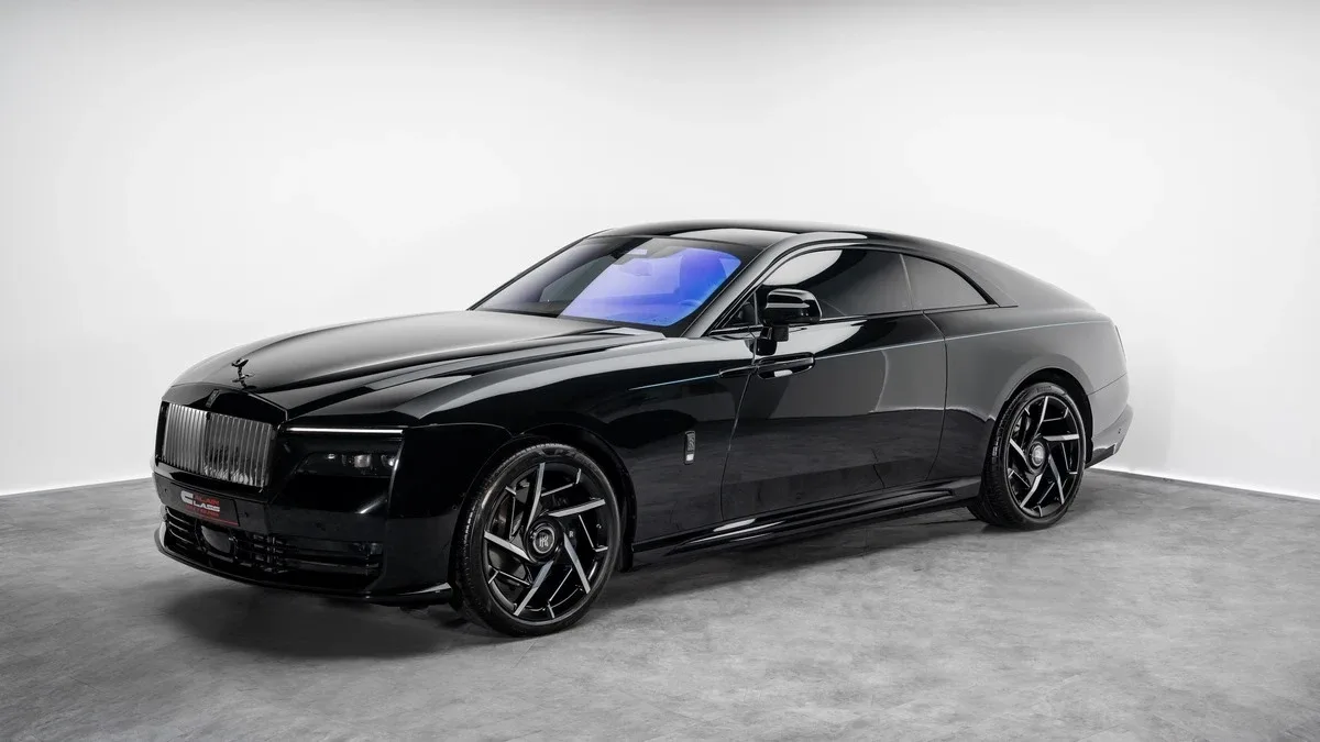 2026 Rolls-Royce Spectre Black Badge angeboten von einem Fachhändler in Dubai, Vereinigte Arabische Emirate, Foto 2 von 25