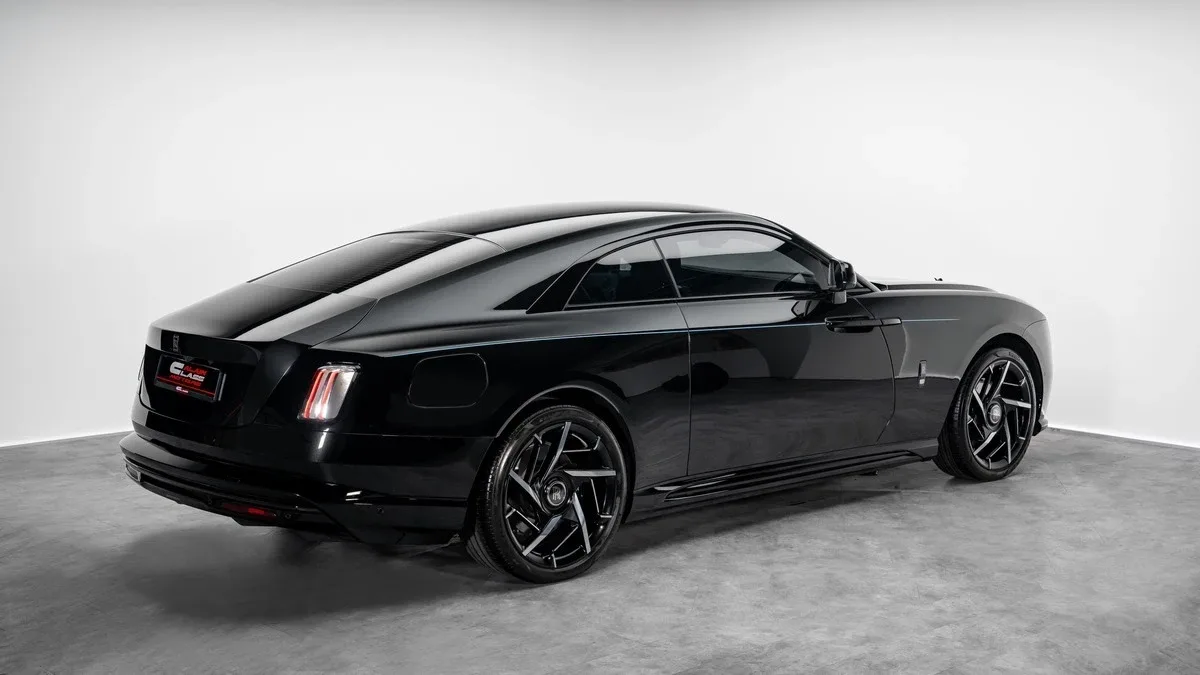 2026 Rolls-Royce Spectre Black Badge angeboten von einem Fachhändler in Dubai, Vereinigte Arabische Emirate, Foto 3 von 25