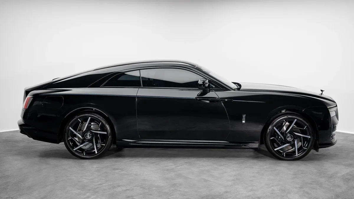 2026 Rolls-Royce Spectre Black Badge angeboten von einem Fachhändler in Dubai, Vereinigte Arabische Emirate, Foto 5 von 25