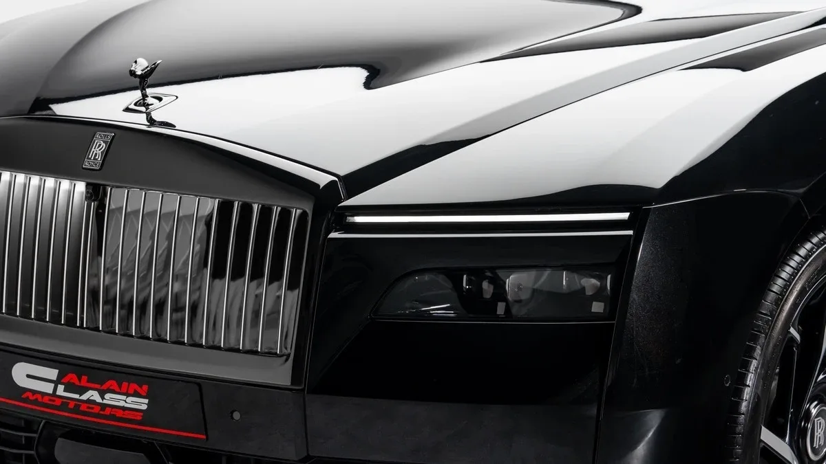 2026 Rolls-Royce Spectre Black Badge angeboten von einem Fachhändler in Dubai, Vereinigte Arabische Emirate, Foto 7 von 25