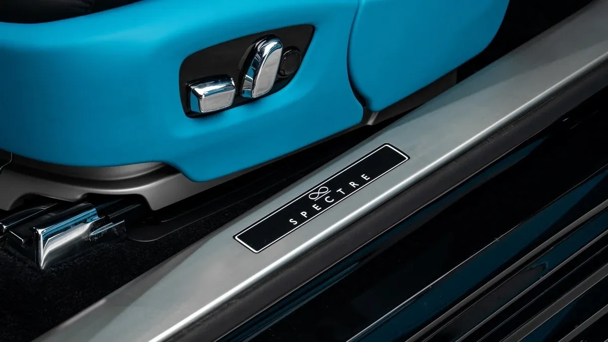 2026 Rolls-Royce Spectre Black Badge angeboten von einem Fachhändler in Dubai, Vereinigte Arabische Emirate, Foto 10 von 25