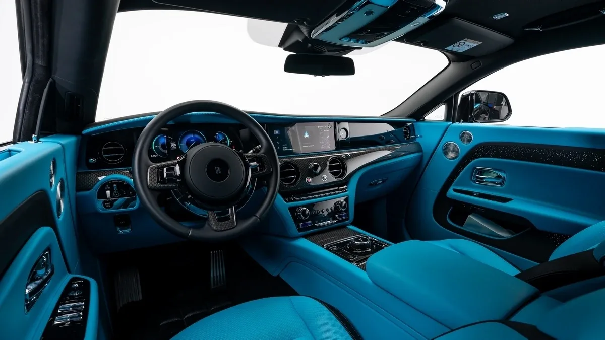 2026 Rolls-Royce Spectre Black Badge angeboten von einem Fachhändler in Dubai, Vereinigte Arabische Emirate, Foto 11 von 25