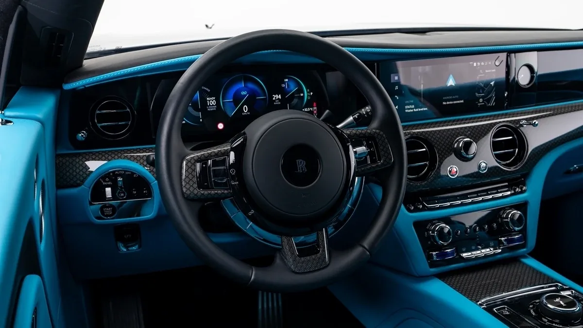 2026 Rolls-Royce Spectre Black Badge angeboten von einem Fachhändler in Dubai, Vereinigte Arabische Emirate, Foto 12 von 25