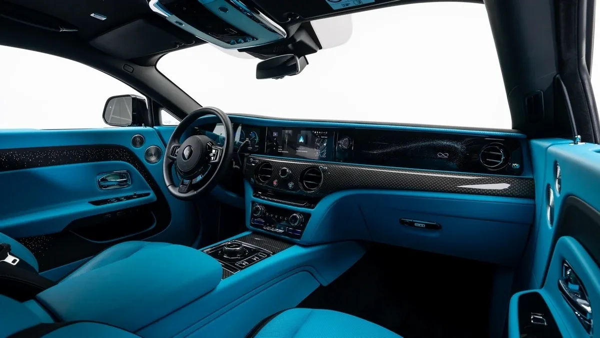 2026 Rolls-Royce Spectre Black Badge angeboten von einem Fachhändler in Dubai, Vereinigte Arabische Emirate, Foto 16 von 25