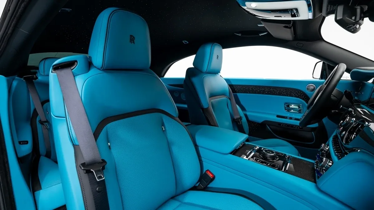 2026 Rolls-Royce Spectre Black Badge angeboten von einem Fachhändler in Dubai, Vereinigte Arabische Emirate, Foto 17 von 25