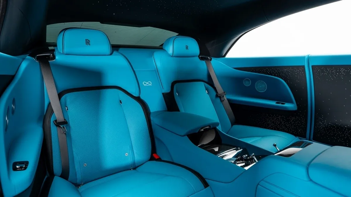 2026 Rolls-Royce Spectre Black Badge angeboten von einem Fachhändler in Dubai, Vereinigte Arabische Emirate, Foto 20 von 25
