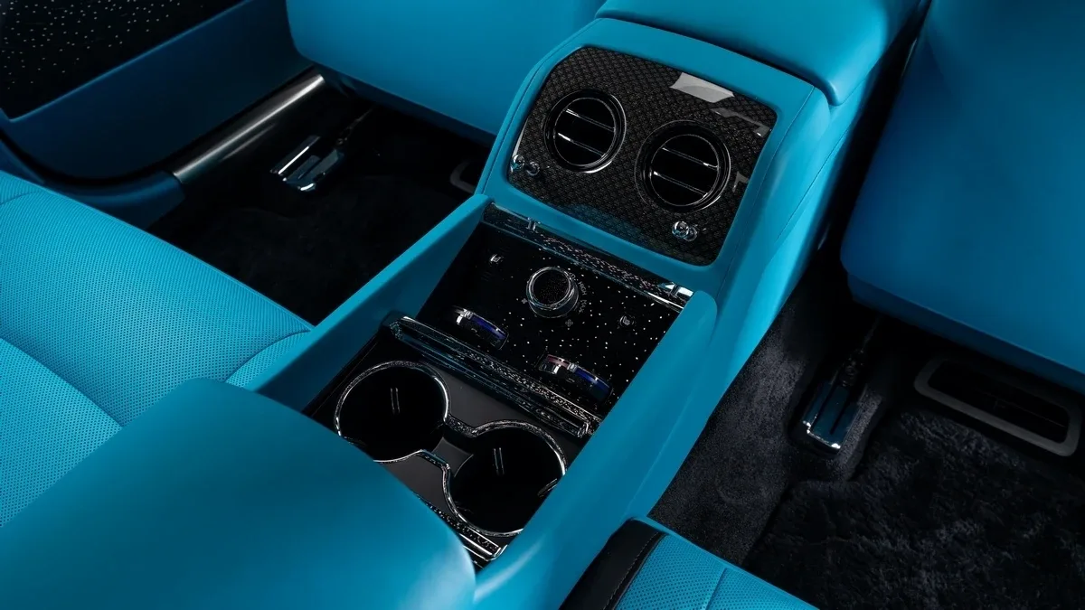 2026 Rolls-Royce Spectre Black Badge angeboten von einem Fachhändler in Dubai, Vereinigte Arabische Emirate, Foto 21 von 25