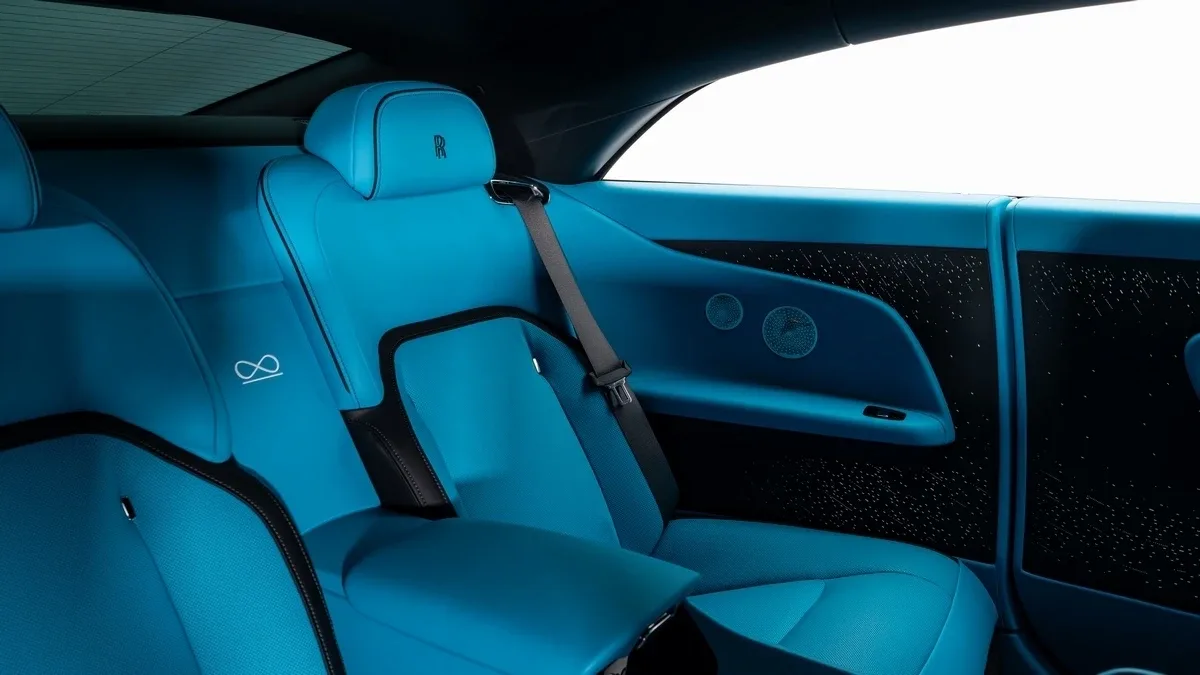 2026 Rolls-Royce Spectre Black Badge angeboten von einem Fachhändler in Dubai, Vereinigte Arabische Emirate, Foto 22 von 25