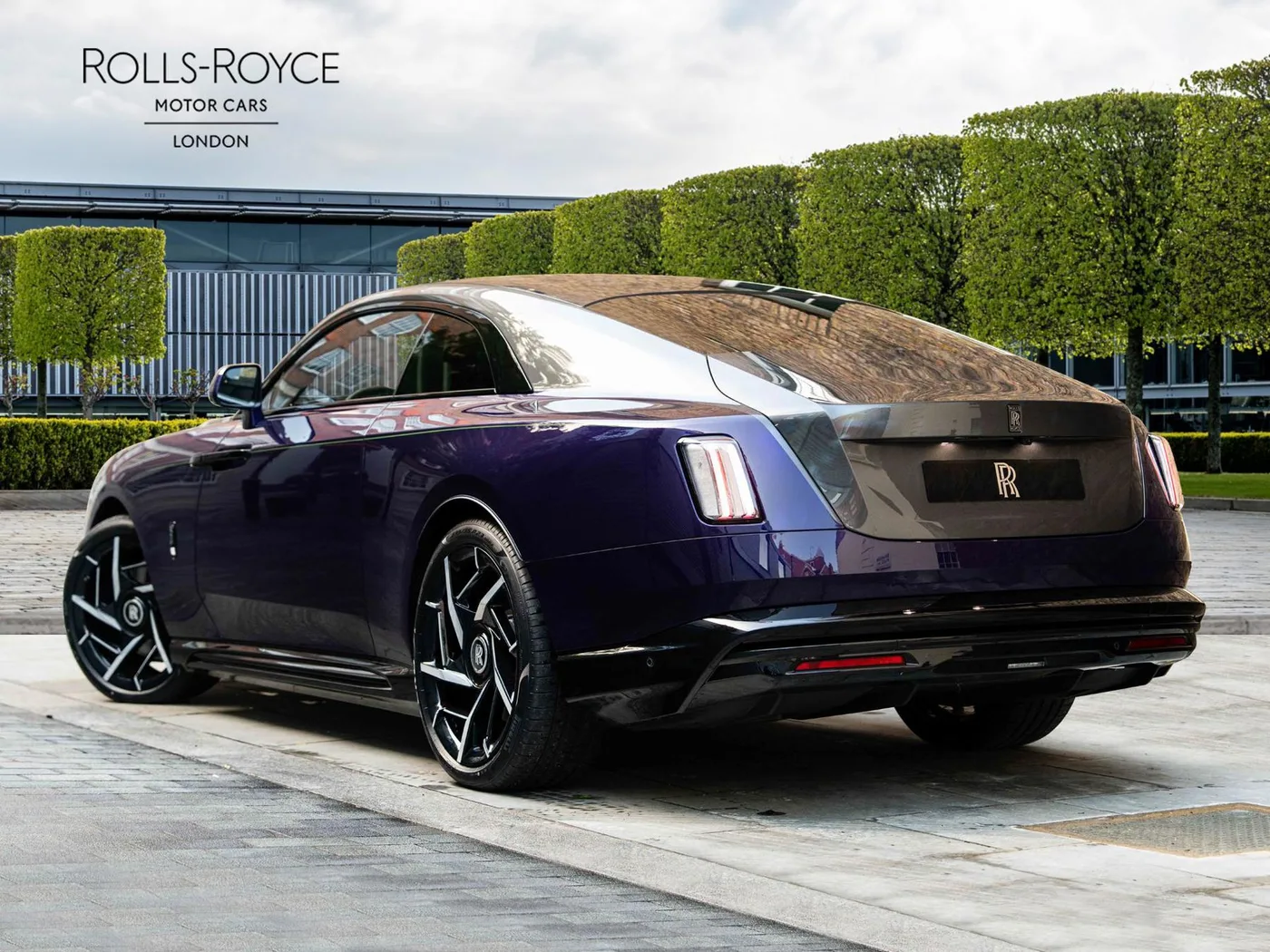 2026 Rolls-Royce Spectre Black Badge angeboten von einer Vertragshändlergruppe in London, Vereinigtes Königreich, Foto 3 von 25