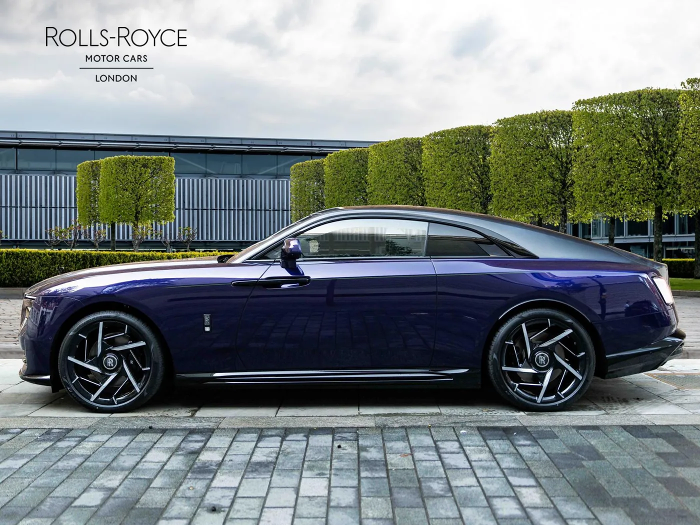 2026 Rolls-Royce Spectre Black Badge angeboten von einer Vertragshändlergruppe in London, Vereinigtes Königreich, Foto 4 von 25