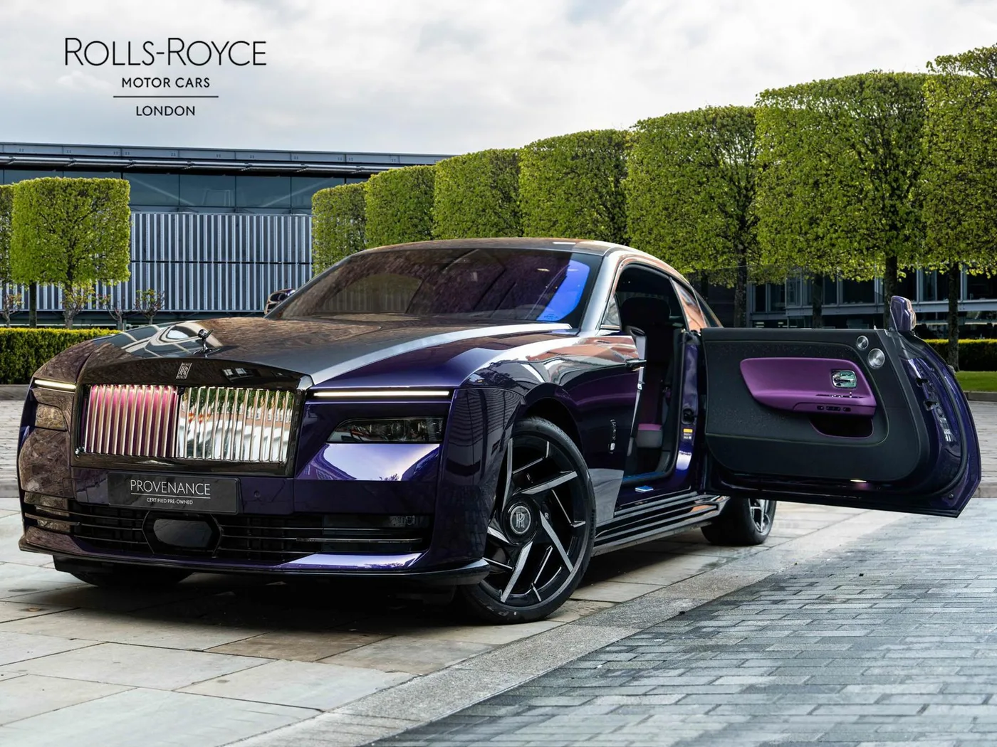 2026 Rolls-Royce Spectre Black Badge angeboten von einer Vertragshändlergruppe in London, Vereinigtes Königreich, Foto 8 von 25