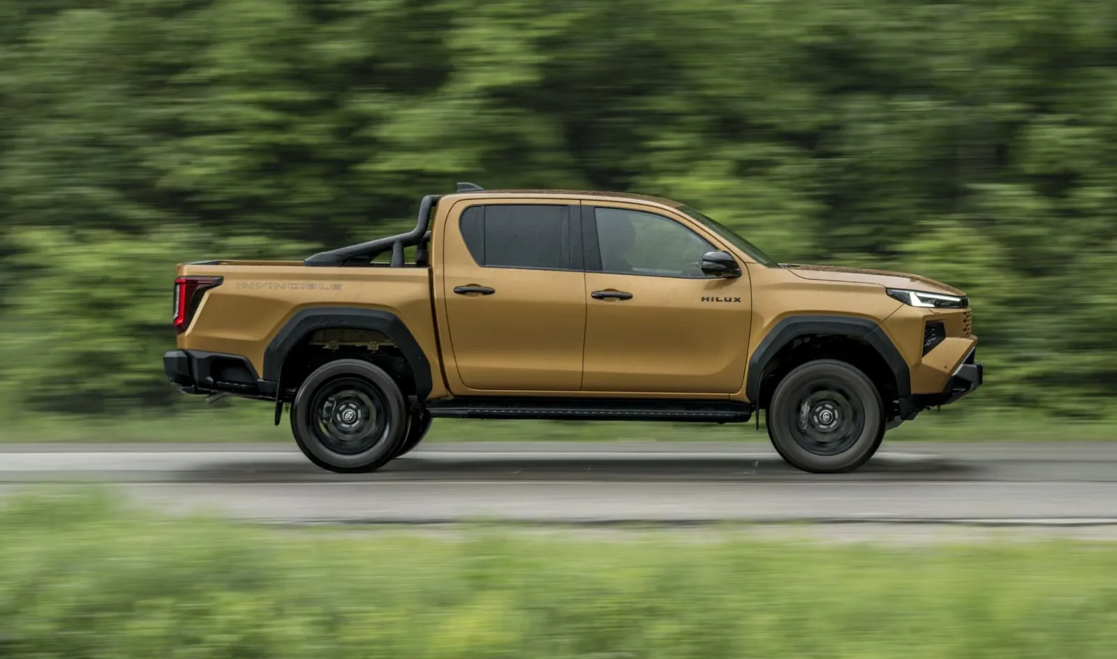 2026 Toyota Hilux Invincible, 2/15