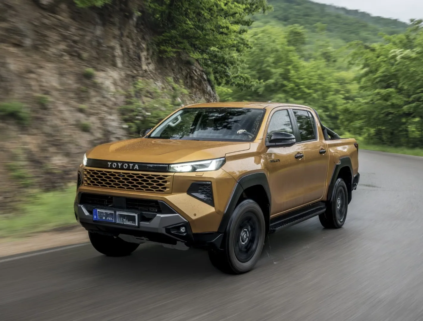 2026 Toyota Hilux Invincible, 3/15