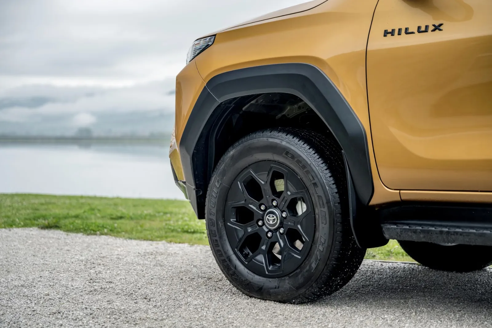 2026 Toyota Hilux Invincible, 11/15