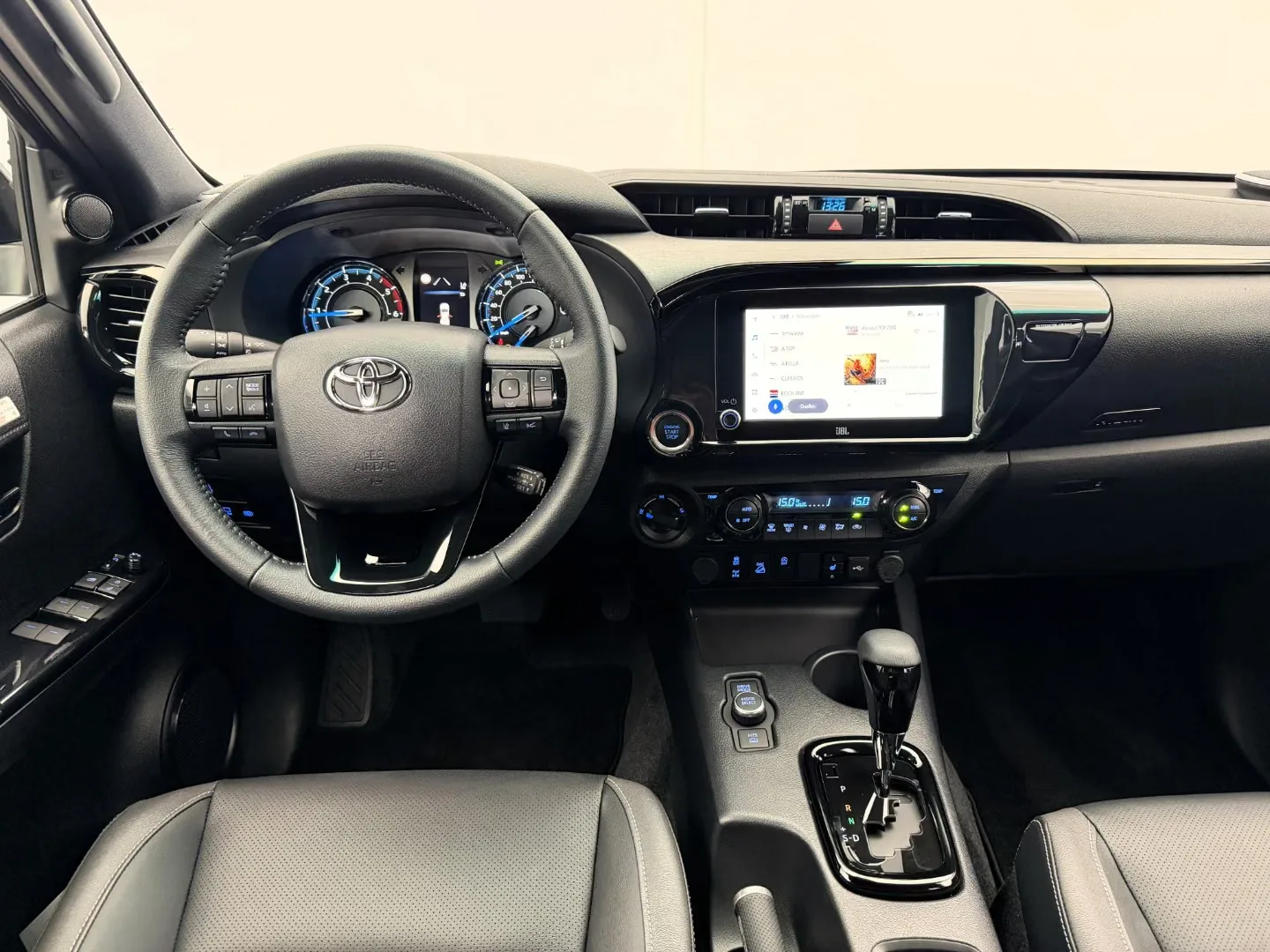 2026 Toyota Hilux Invincible, 7/28