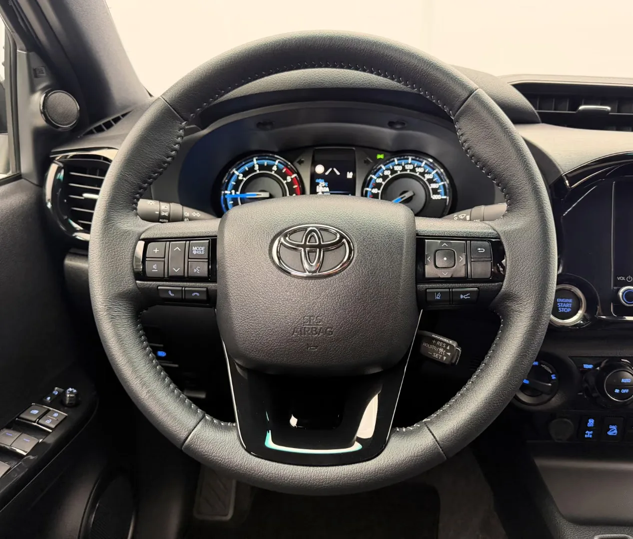 2026 Toyota Hilux Invincible, 8/28