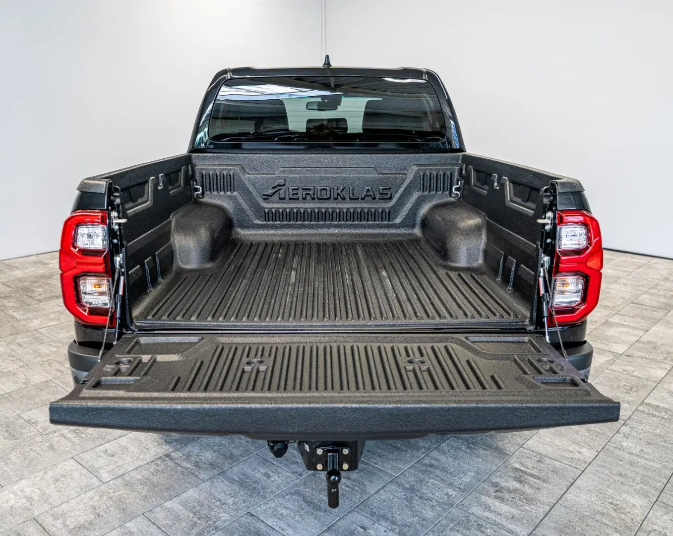 2026 Toyota Hilux Invincible, 25/28