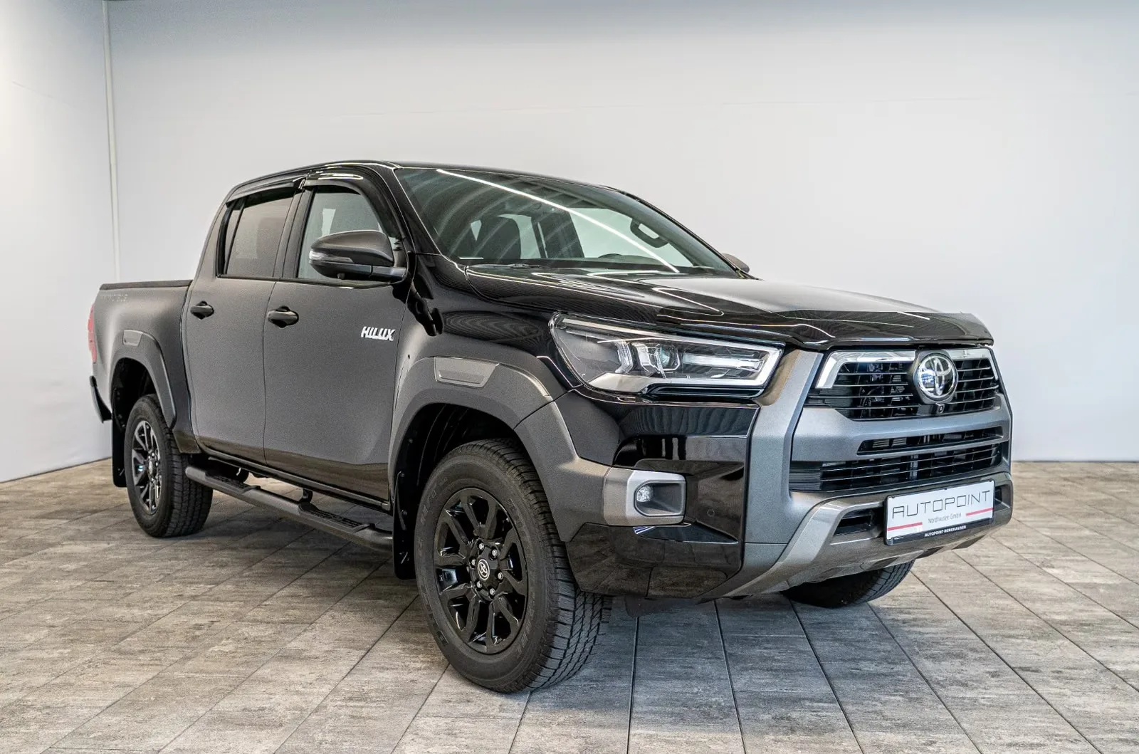 2026 Toyota Hilux Invincible, 3/27