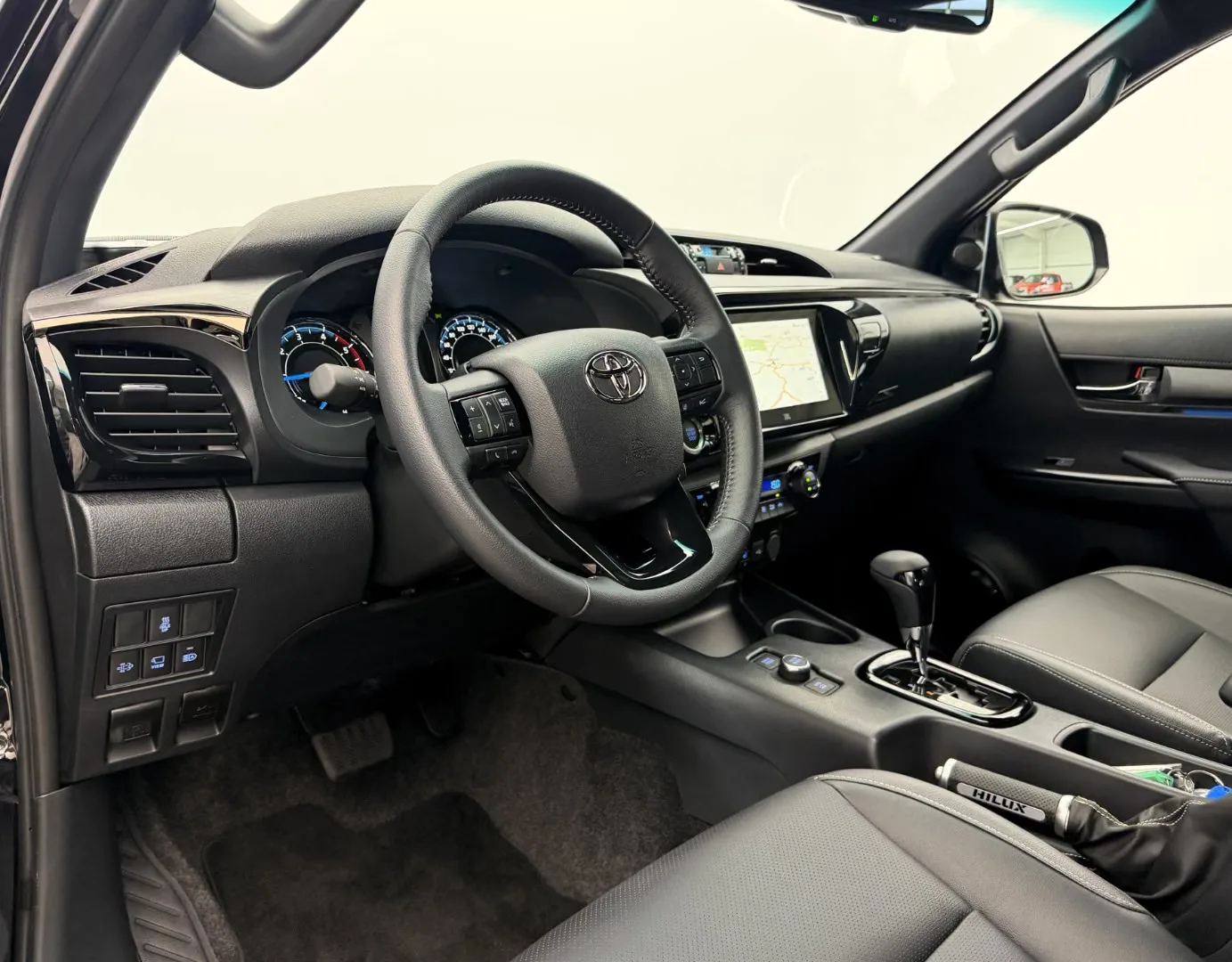 2026 Toyota Hilux Invincible, 10/27