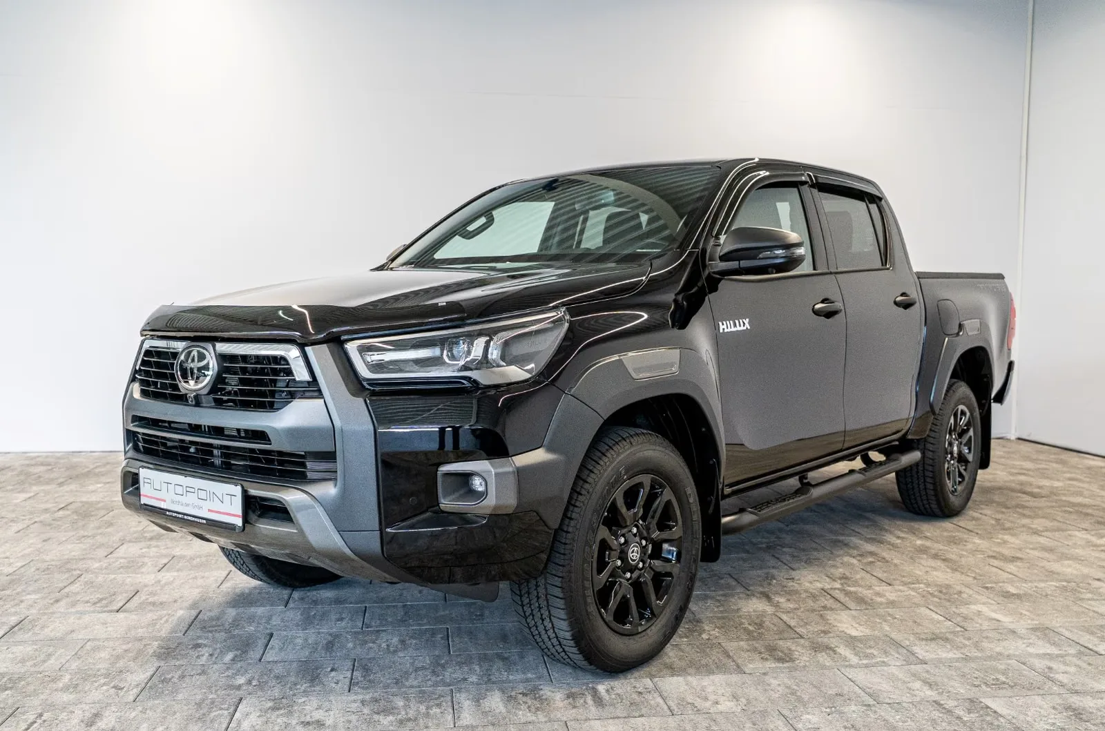 2026 Toyota Hilux Invincible, 2/28