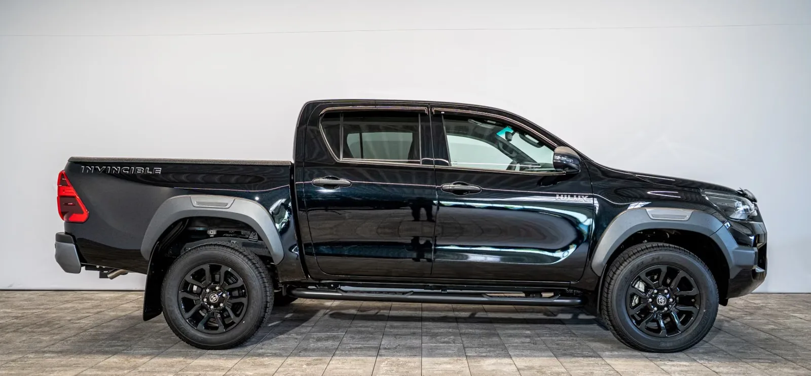 2026 Toyota Hilux Invincible, 4/28