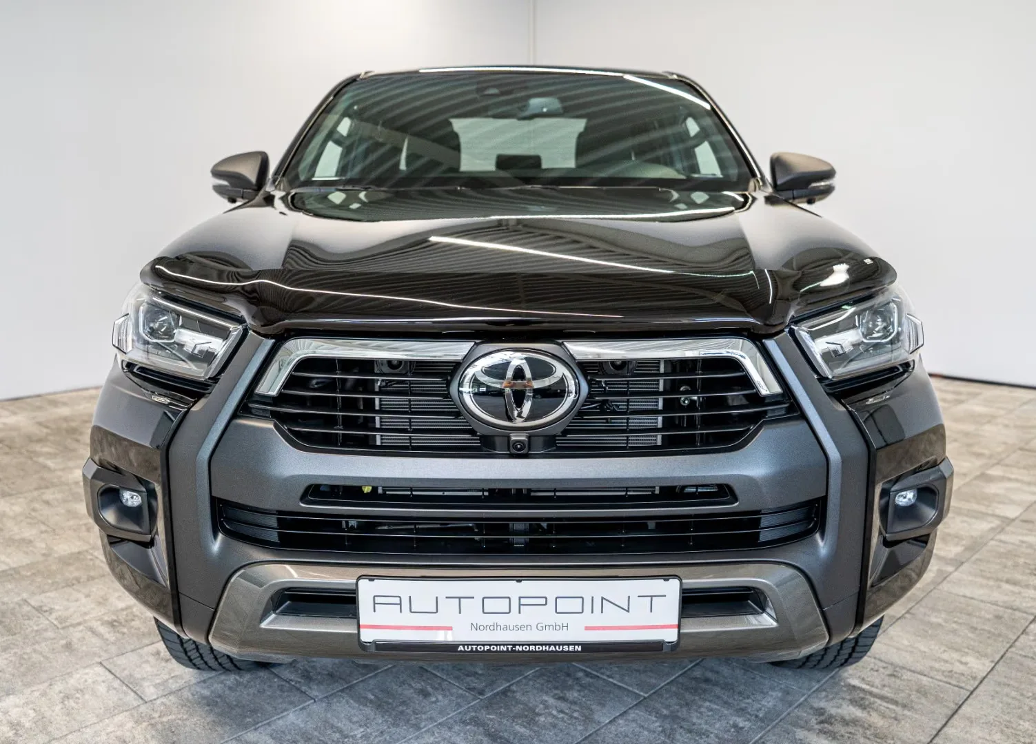 2026 Toyota Hilux Invincible, 5/28