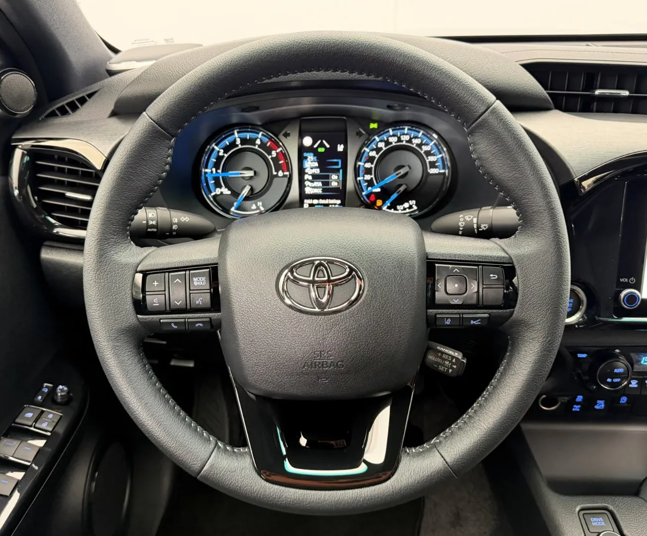 2026 Toyota Hilux Invincible, 10/29