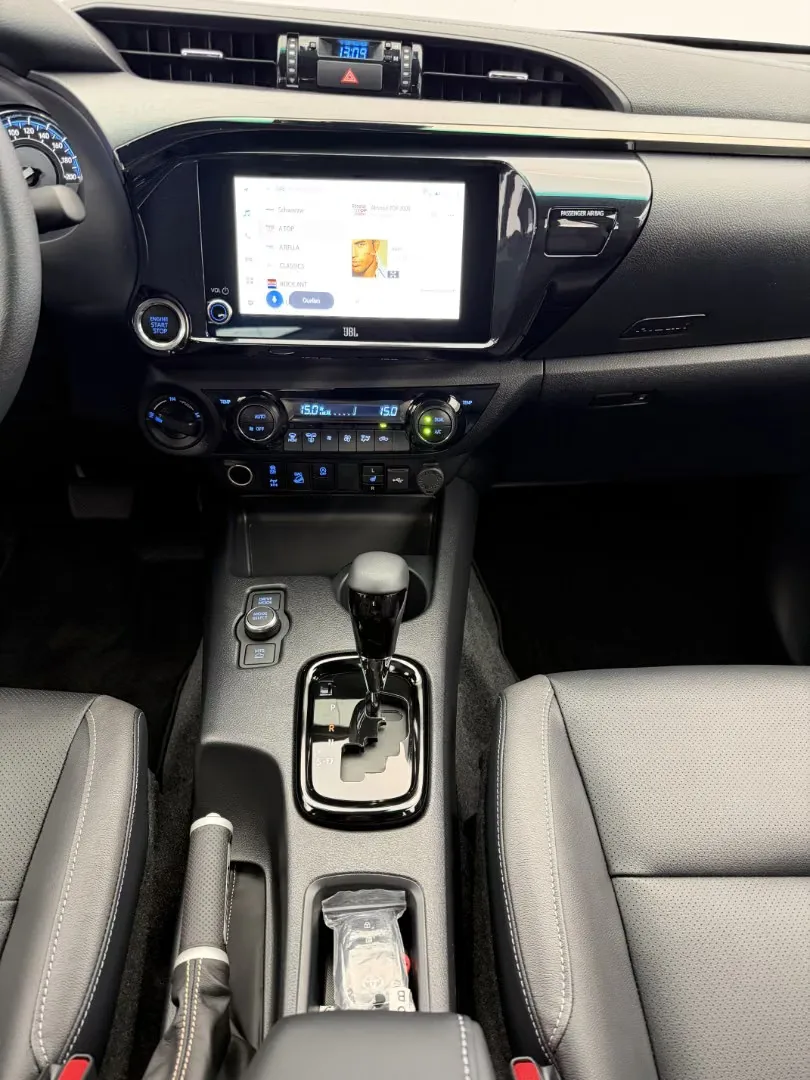 2026 Toyota Hilux Invincible, 14/29