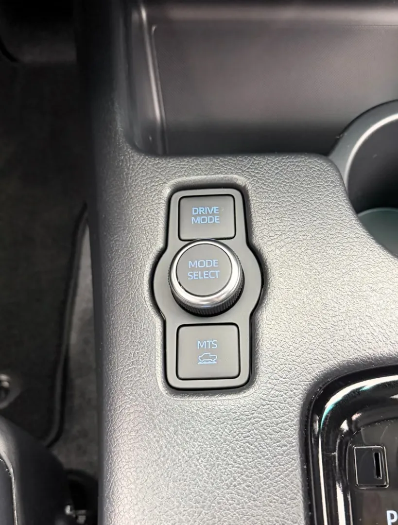2026 Toyota Hilux Invincible, 15/29