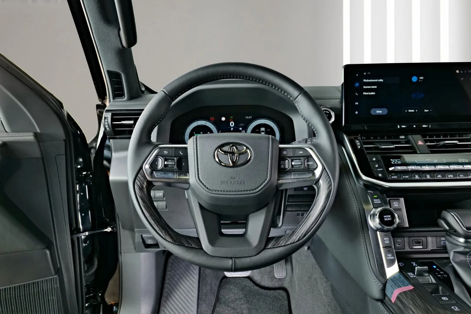 2026 Toyota Land Cruiser 300 Premium, 15/27