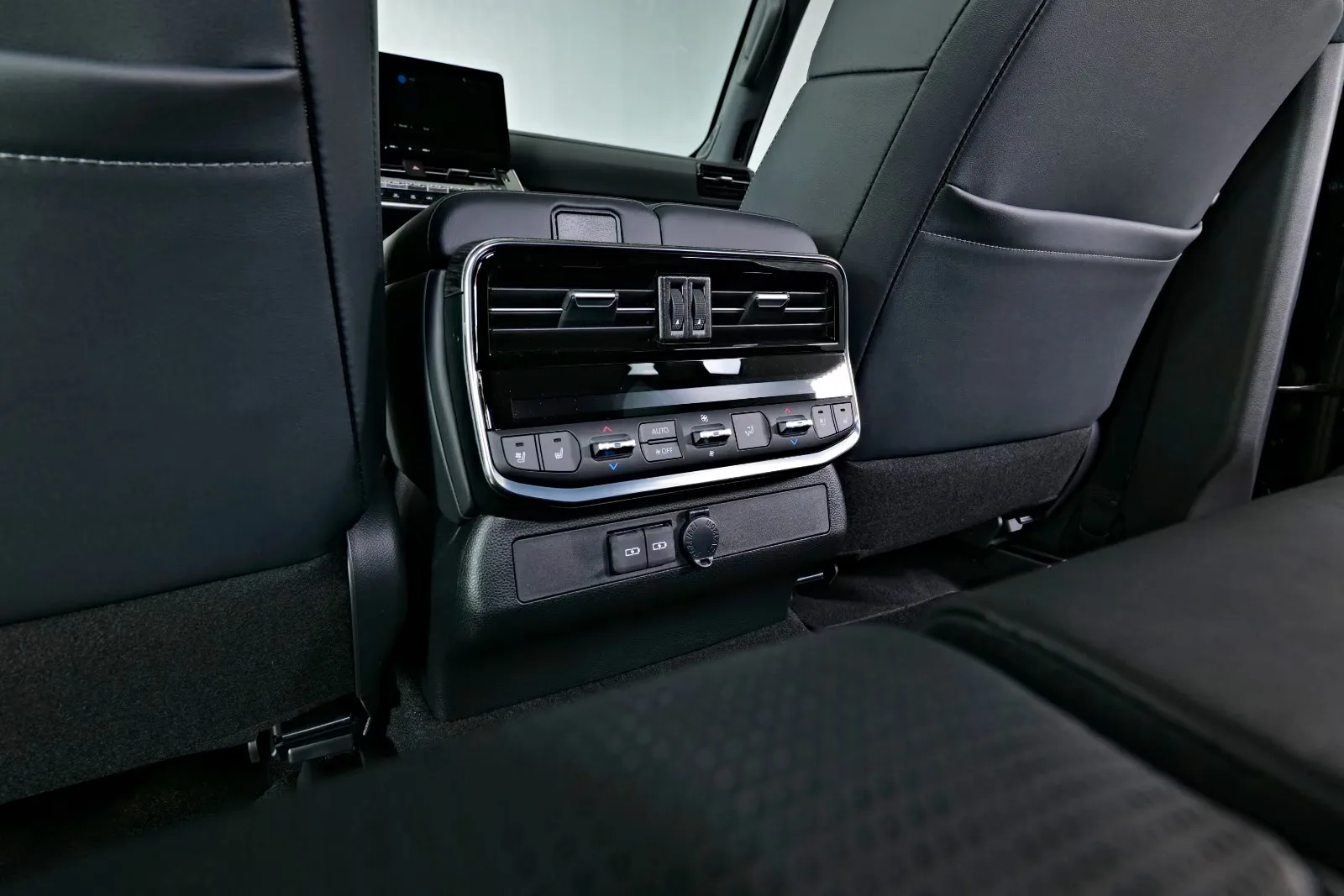 2026 Toyota Land Cruiser 300 Premium, 23/27