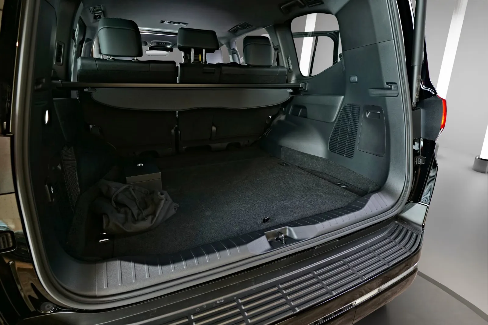 2026 Toyota Land Cruiser 300 Premium, 25/27