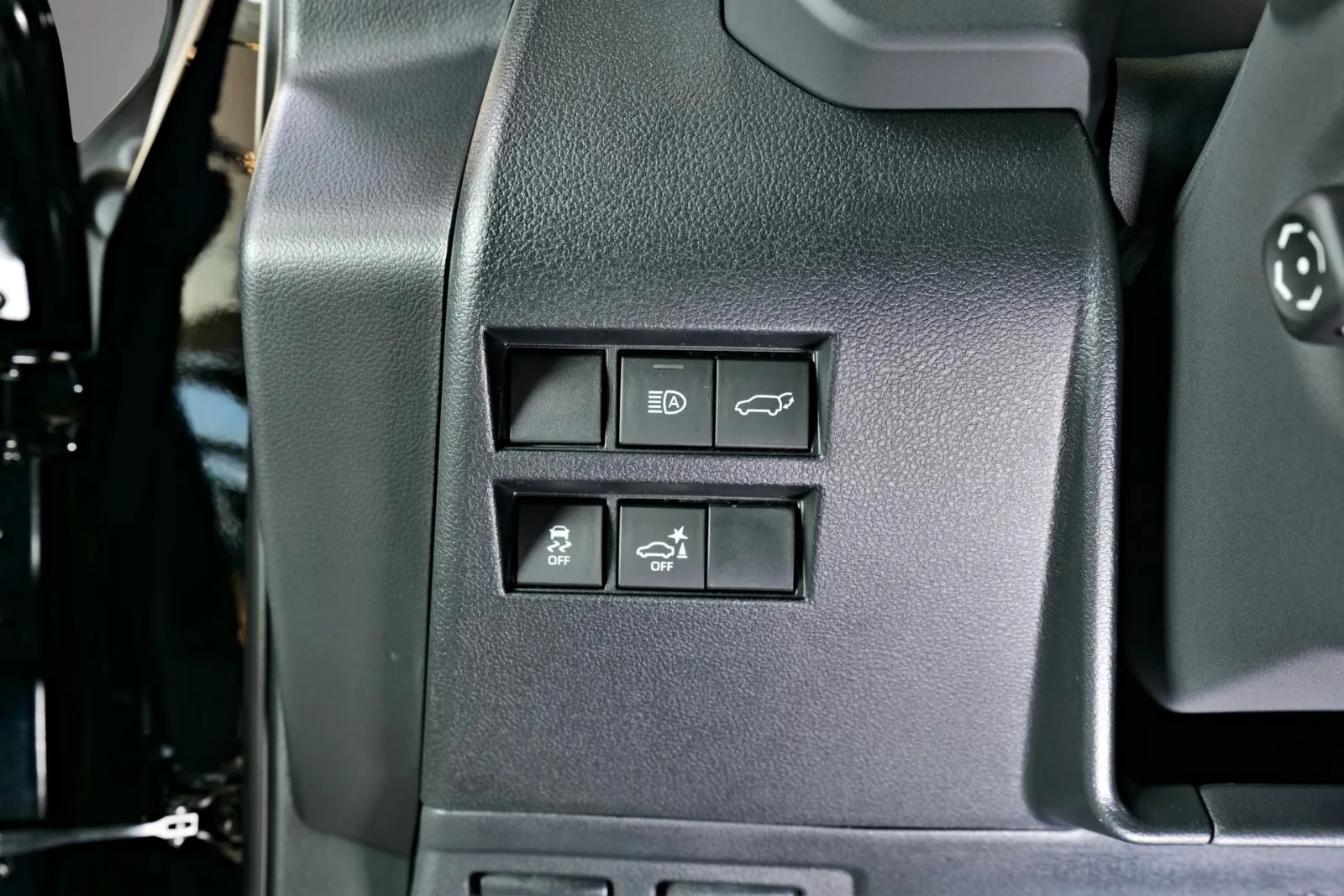 2026 Toyota Land Cruiser 300 Premium, 26/27