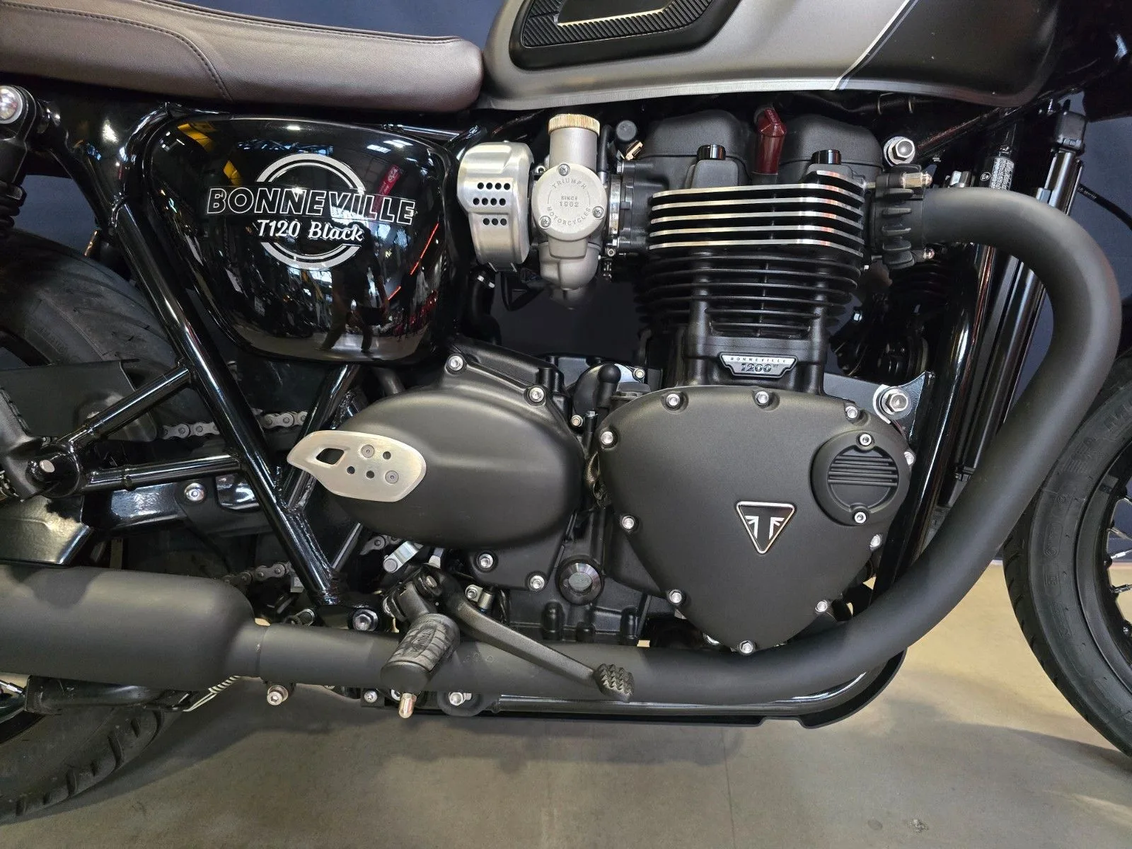 2026 Triumph Bonneville T120 Black, 9/13