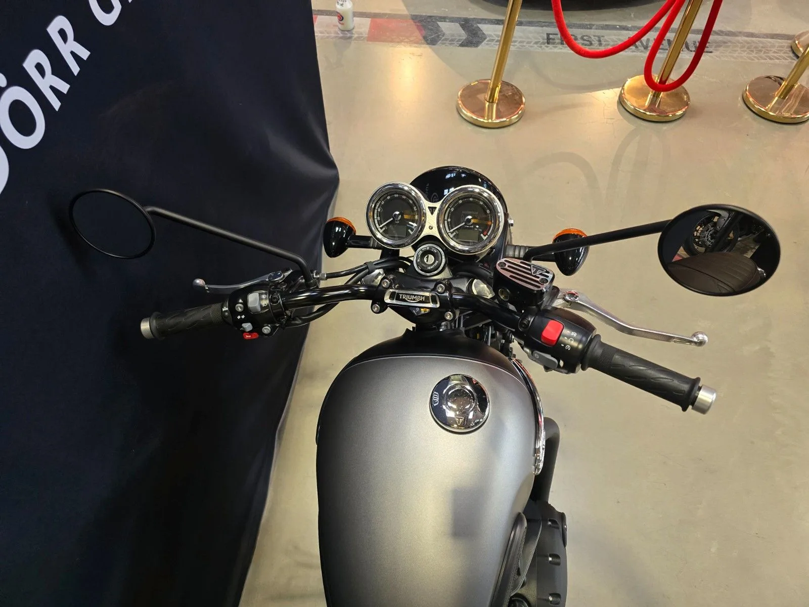 2026 Triumph Bonneville T120 Black, 12/13