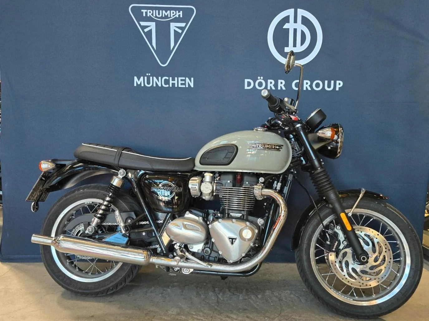 2026 Triumph Bonneville T120, 2/13