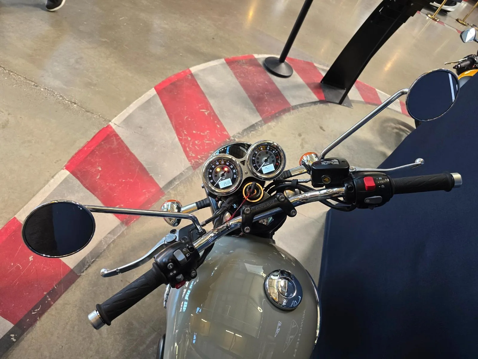 2026 Triumph Bonneville T120, 12/13