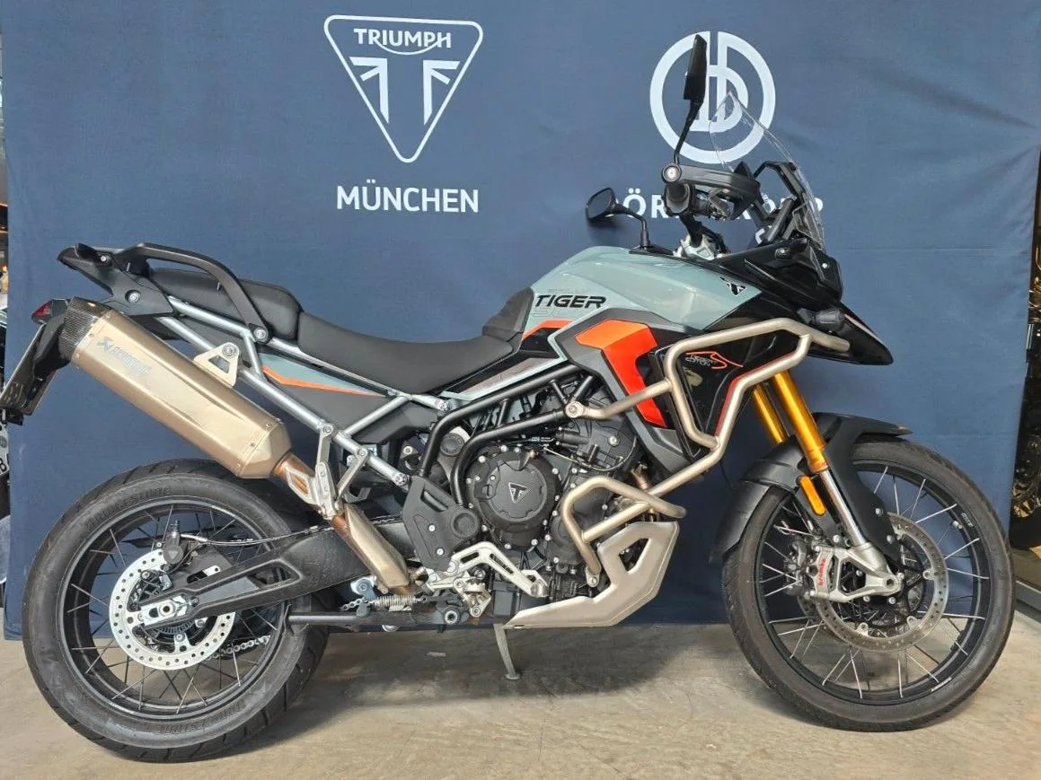 2026 Triumph Tiger 900 Desert Edition, 2/11