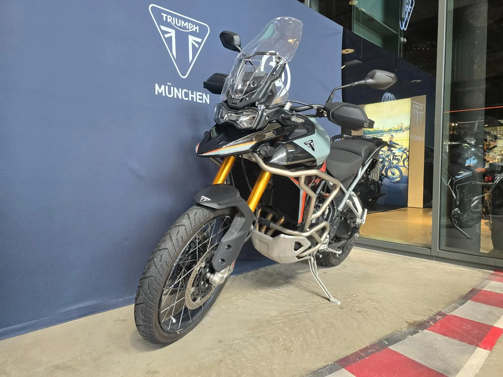 2026 Triumph Tiger 900 Desert Edition, 3/11