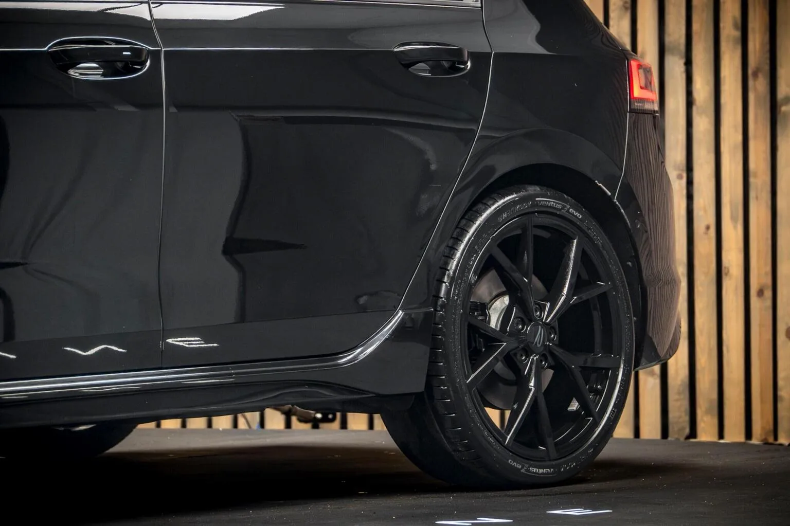 2026 Volkswagen Golf R Black Edition, 11/30