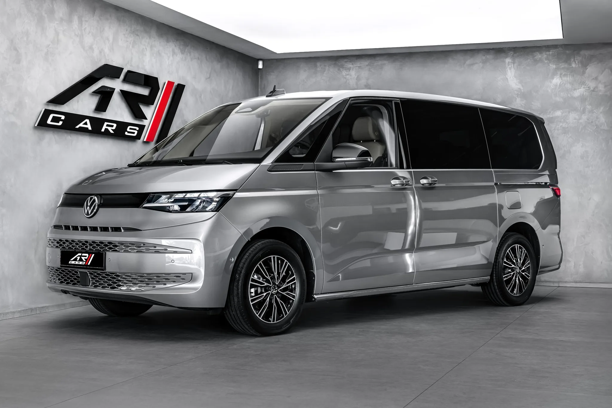 2026 Volkswagen Multivan long, 2.0 TDI DSG angeboten von einem Fachhändler in Ostrava, Tschechien, Hauptfoto