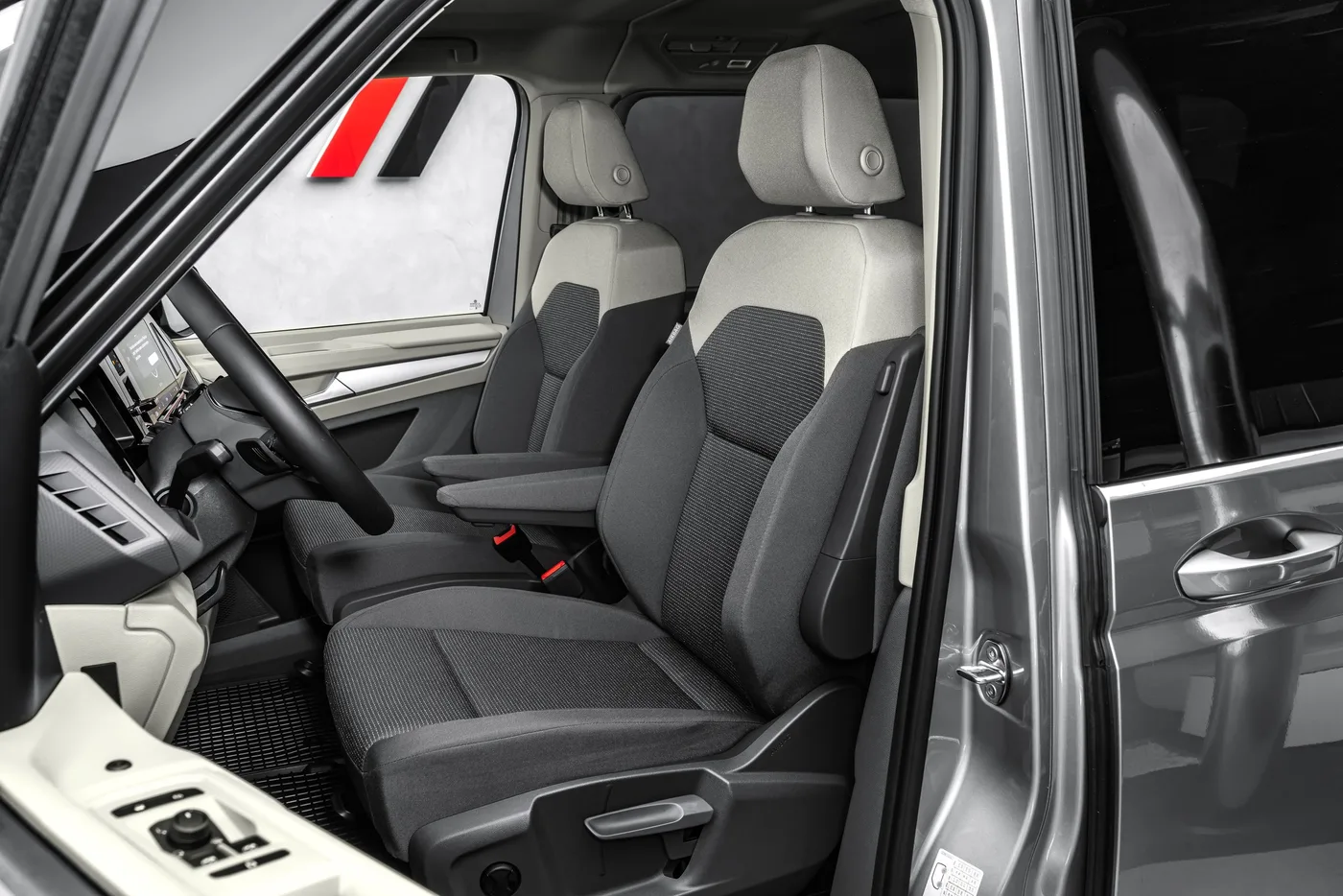 2026 Volkswagen Multivan long, 2.0 TDI DSG angeboten von einem Fachhändler in Ostrava, Tschechien, Foto 14 von 15