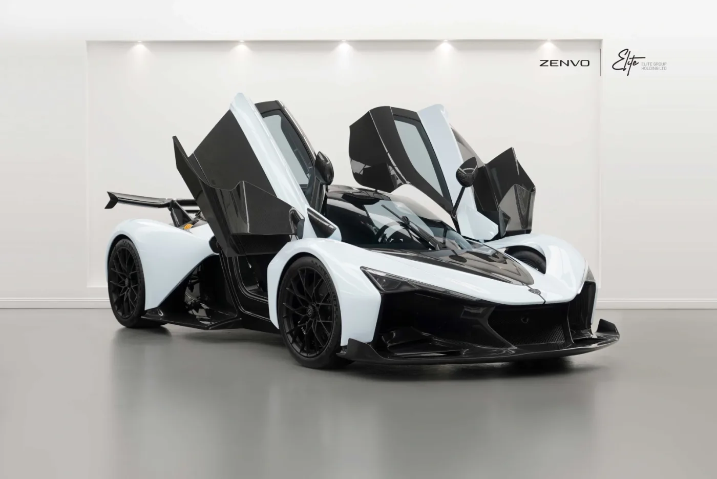 2026 Zenvo Aurora Agil offered by a specialist dealer in Dubai, United Arab Emirates, photo 2 of 10