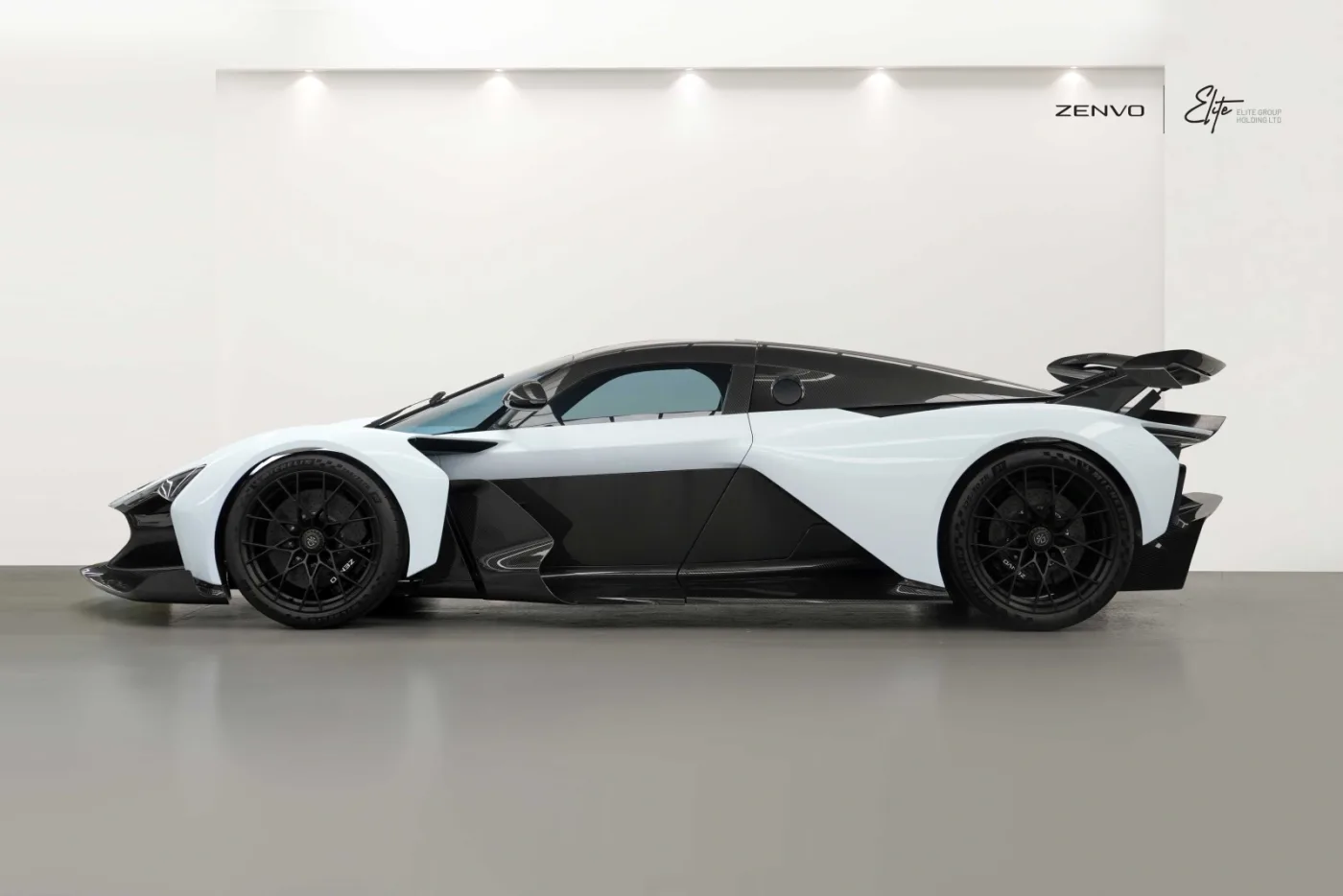 2026 Zenvo Aurora Agil offered by a specialist dealer in Dubai, United Arab Emirates, photo 3 of 10