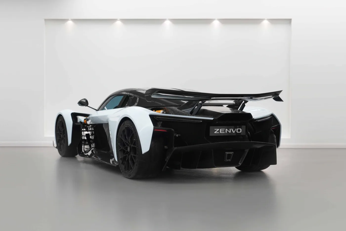 2026 Zenvo Aurora Agil offered by a specialist dealer in Dubai, United Arab Emirates, photo 5 of 10