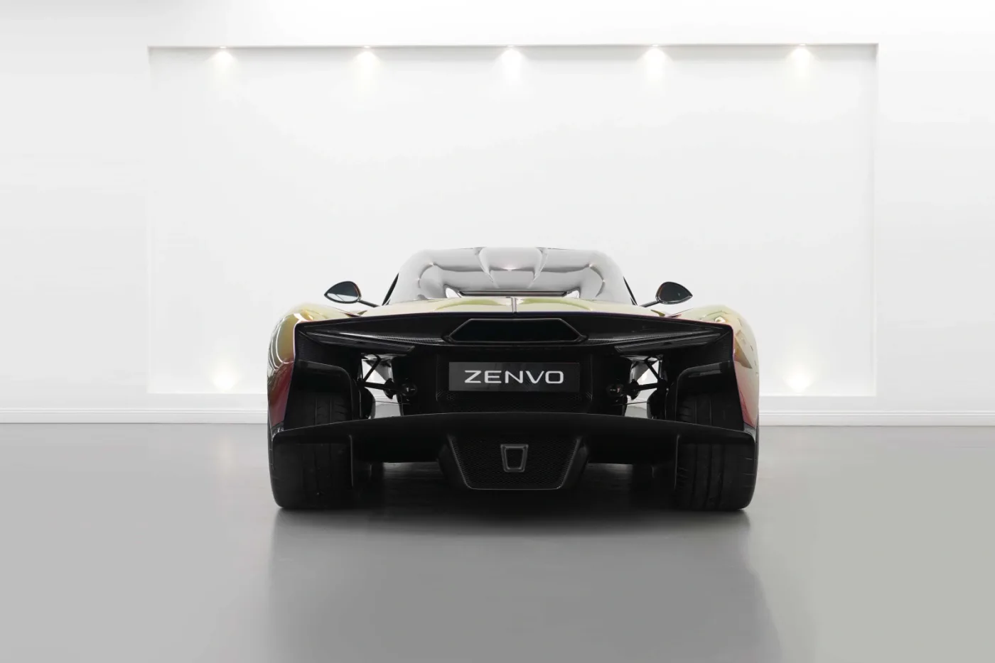 2026 Zenvo Aurora Tur offered by a specialist dealer in Dubai, United Arab Emirates, photo 4 of 10