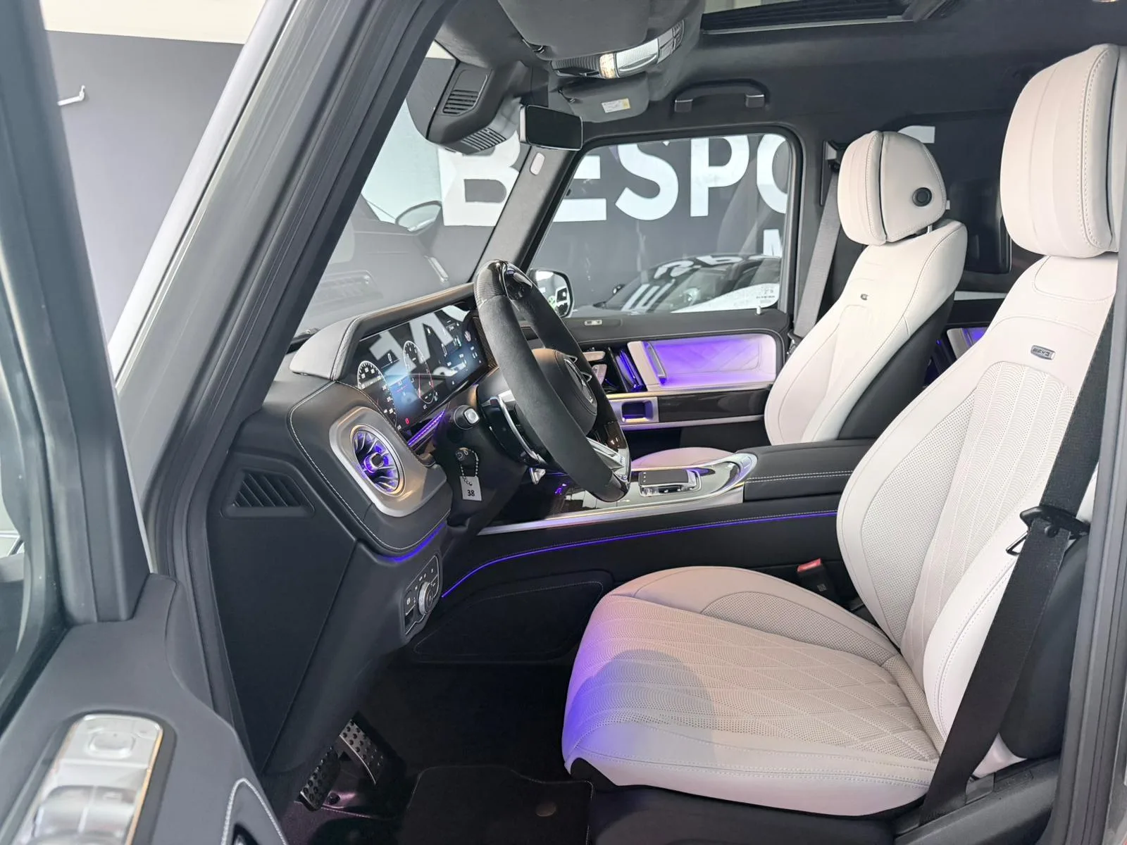 2027 Mercedes-AMG G 63 Superior Line, 11/26