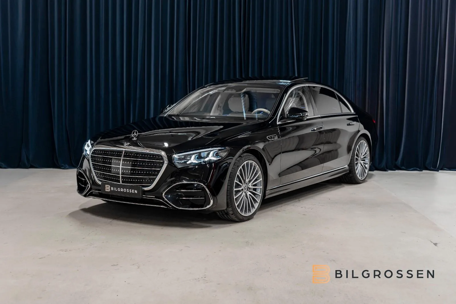 2027 Mercedes-Benz S 580 4MATIC Long proposée par un concessionnaire spécialisé à Täby, Suède, photo principale